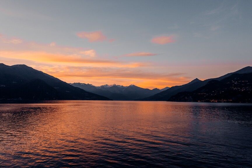 ¿Cómo ver la puesta de sol en velero en el Lago de Como?